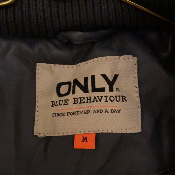 Vegan grey leather jacket with detachable hood. Only been tried on - Picture 4 of 5